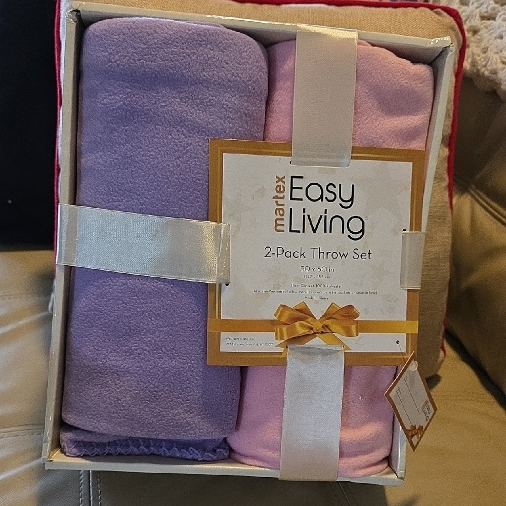 Easy Living Purple and Pink Throw Set
